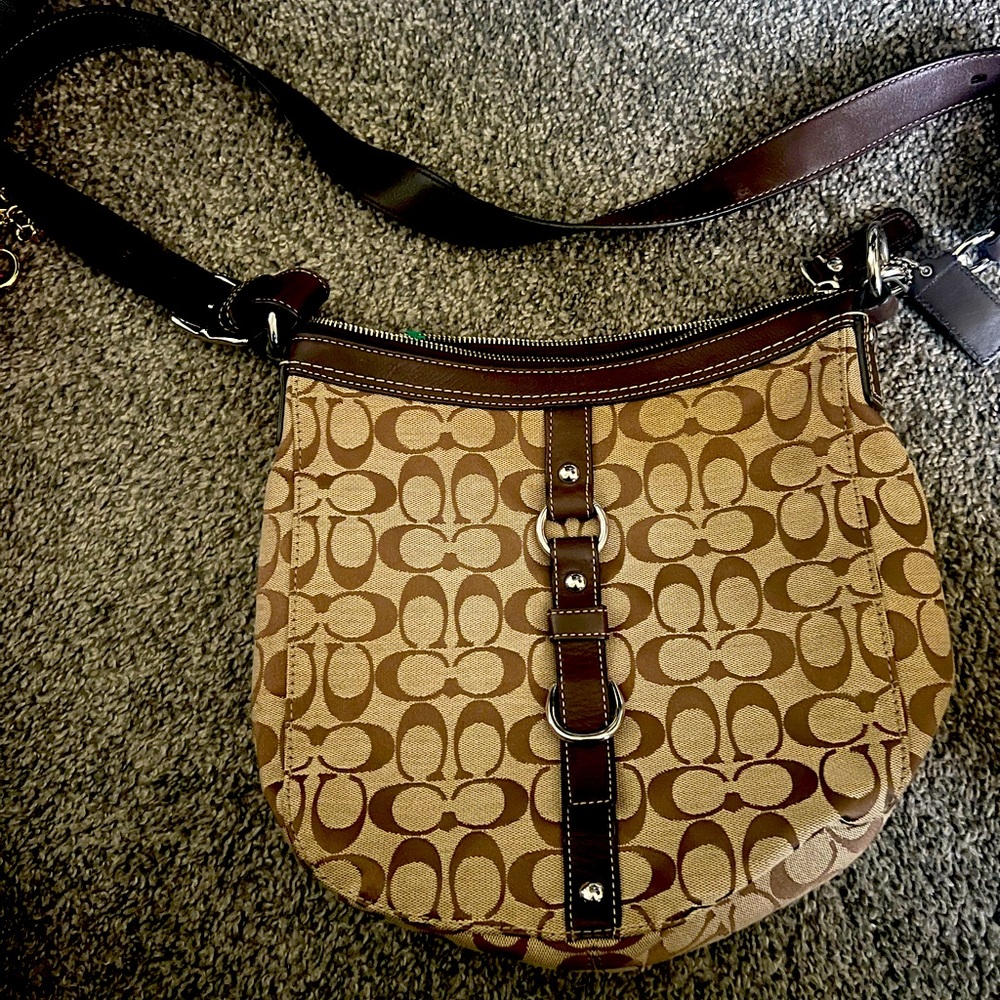 Women’s coach brown and white Crossbody bag slightly used in great condition